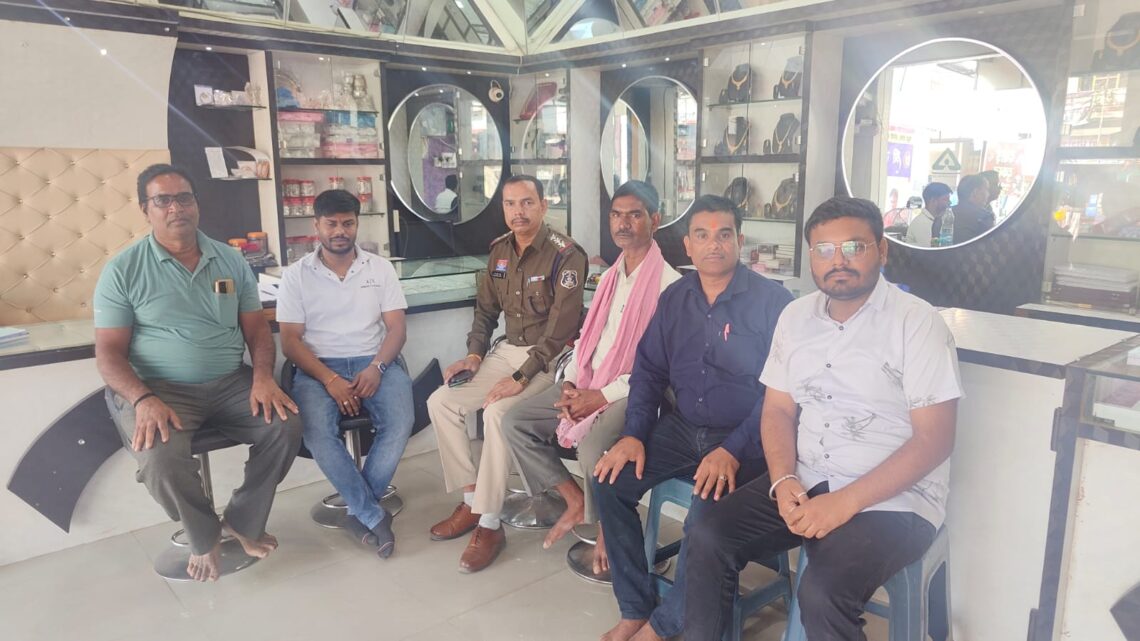 बिर्रा थाना क्षेत्र के ज्वेलर्स दुकानदारों की हुई बैठक