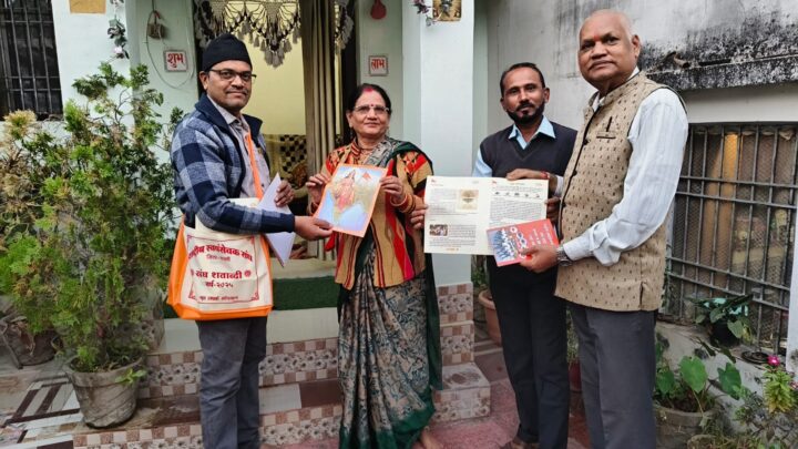 राष्ट्रीय स्वयंसेवक संघ का शताब्दी वर्ष में गृह संपर्क अभियान — बिर्रा में टोली बनाकर डोर-टू-डोर पहुँच रहे स्वयंसेवक*