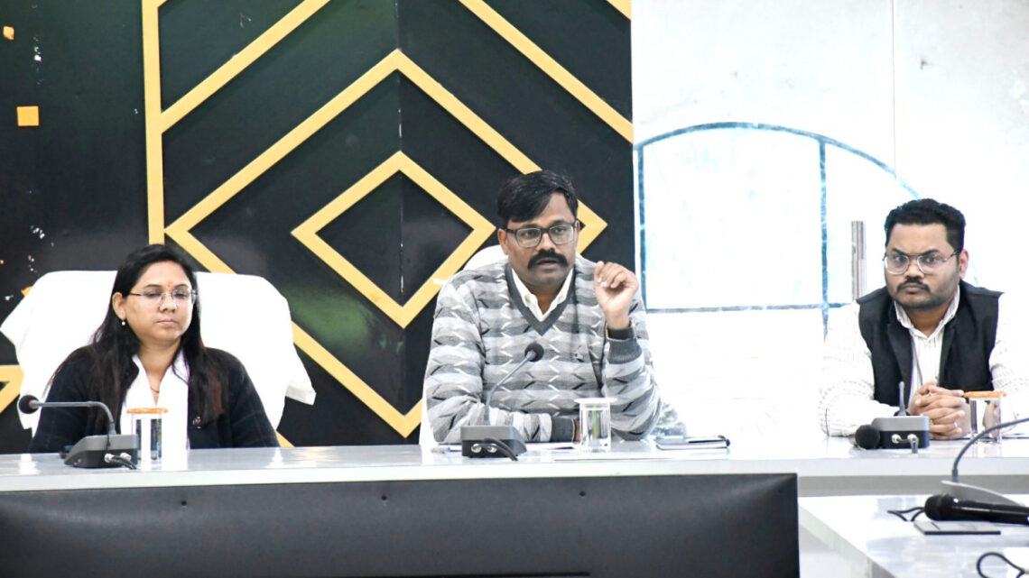 कलेक्टर ने समिति प्रबंधकों की ली बैठक , धान खरीदी समय पर, व्यवस्थित और पूरी तरह हो पारदर्शी – कलेक्टर