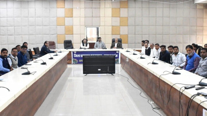 संविधान दिवस पर किया गया सामूहिक वाचन , संयुक्त जिला कार्यालय सहित सभी कार्यालयों में ली गई एकता-अखंडता की शपथ