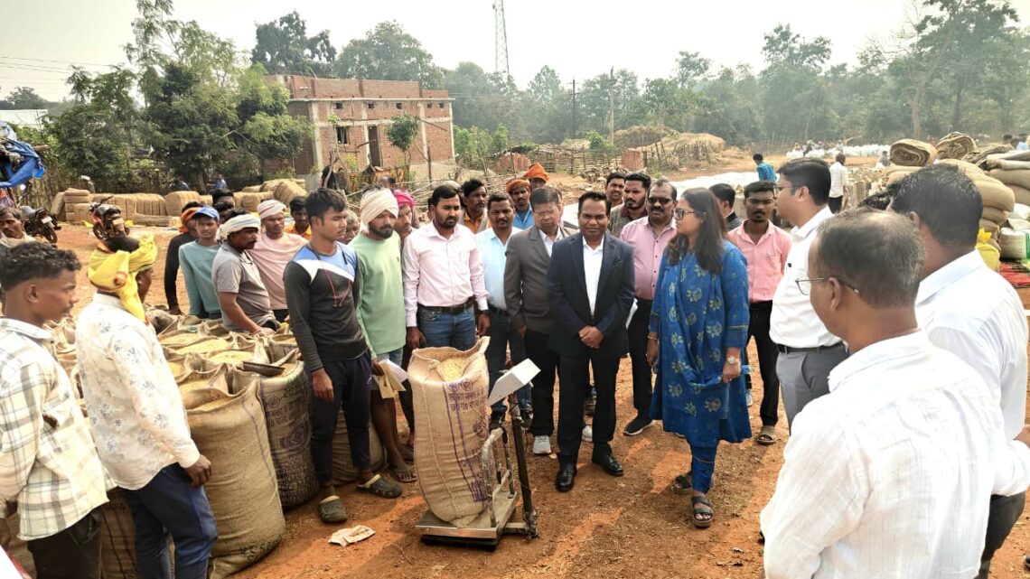 मोहला-मानपुर-अंबागढ़ चौकी जिले के प्रभारी सचिव श्री पीएस एल्मा ने धान उपार्जन केंद्रों का किया निरीक्षण