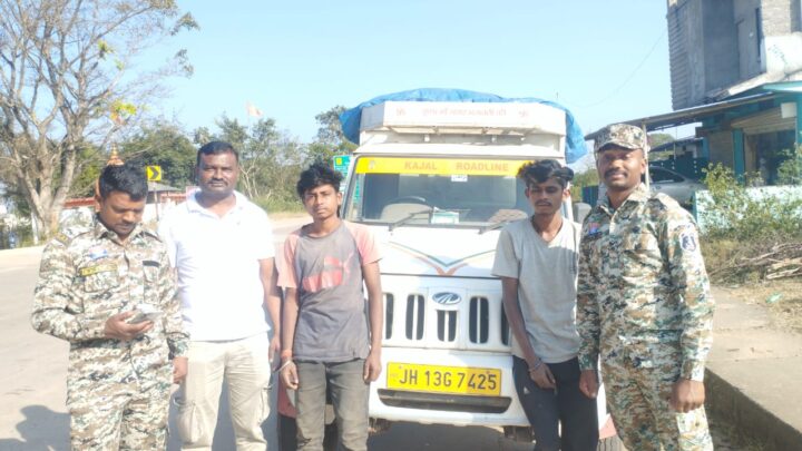 जशपुर पुलिस ने लोदाम क्षेत्र में पकड़ा,12 टन 90 क्विंटल धान लदे एक पिकअप व टाटा आईसर ट्रक