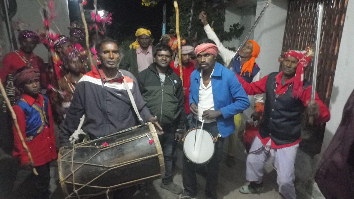 सिलादेही में राउत नाचा उत्सव   (यादव समाज ने घर-घर कर दिखाया पारंपरिक नृत्य प्रदर्शन