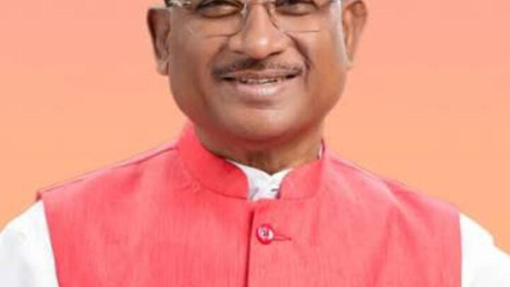 बस्तर में शांति और विकास की नई दिशा : 65 लाख के इनामी 10 माओवादी आत्मसमर्पण कर मुख्यधारा में लौटे