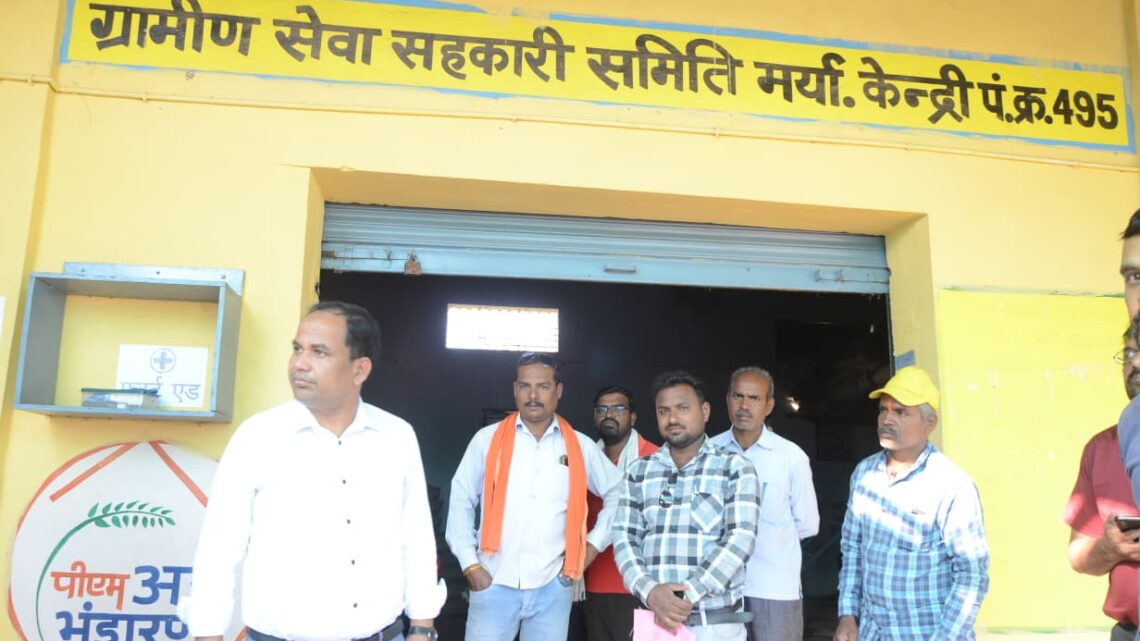 समाचार जिला जनसंपर्क कार्यालय जिला रायपुर  *कलेक्टर पहुंचे धान खरीदी केन्द्र, जांची केन्द्र की व्यवस्था*  *कहा किसानों को न हो समस्या, अवैध धान की खरीदी पर कड़ाई से लगाएं रोक*