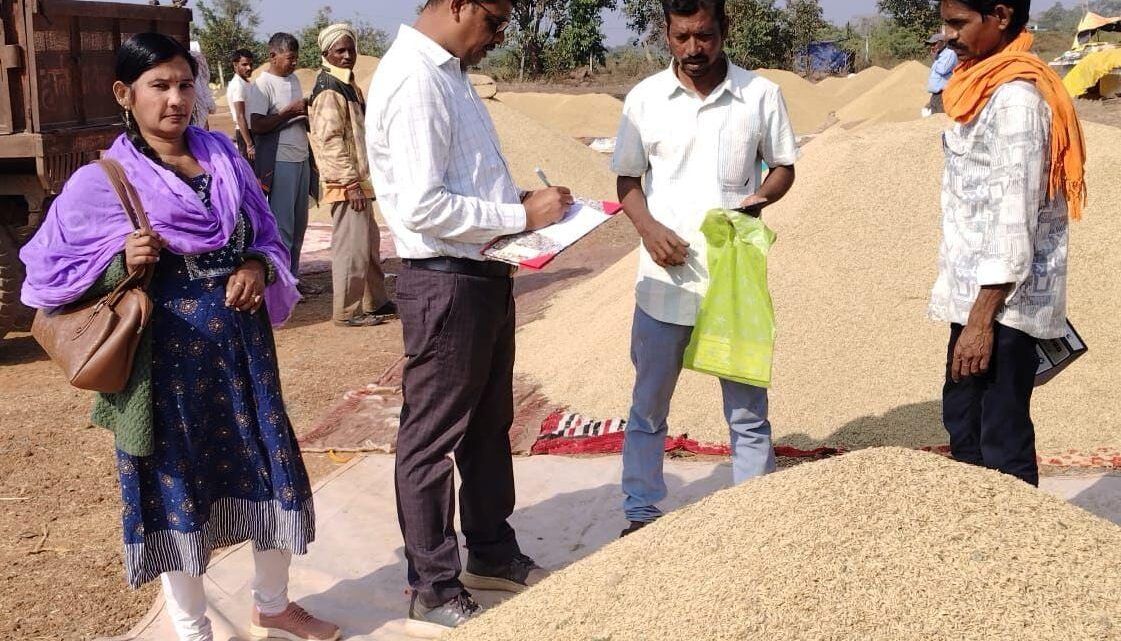सख्त मॉनिटरिंग का असर—धमतरी में धान खरीदी तेज रफ्तार पर किसानों को मिल रहा त्वरित भुगतान