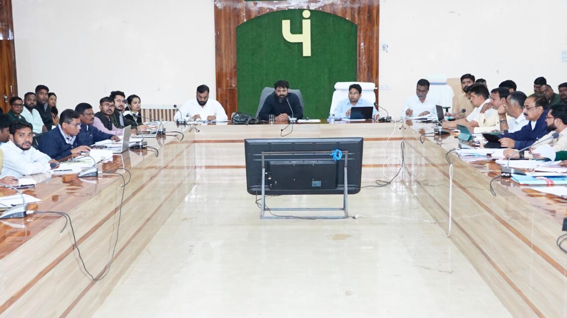 कलेक्टर रोहित व्यास ने जनपद पंचायत क्षेत्र अंतर्गत सभी निर्माण कार्यों की विस्तृत समीक्षा की कार्य धीमी प्रगति पर व्यक्त की नाराजगी, अप्रारंभ कार्य एक सप्ताह में शुरू नहीं होने पर  निरस्त करने के दिए निर्देश
