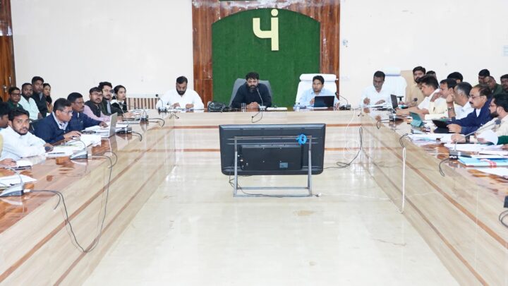 कलेक्टर रोहित व्यास ने जनपद पंचायत क्षेत्र अंतर्गत सभी निर्माण कार्यों की विस्तृत समीक्षा की कार्य धीमी प्रगति पर व्यक्त की नाराजगी, अप्रारंभ कार्य एक सप्ताह में शुरू नहीं होने पर  निरस्त करने के दिए निर्देश