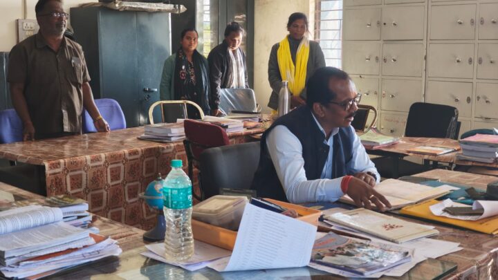 जिला पंचायत अध्यक्ष सालिक साय ने किया स्कूल का औचक निरीक्षण, बिरसा मुंडा जयंती कार्यक्रम में हुए शामिल…….