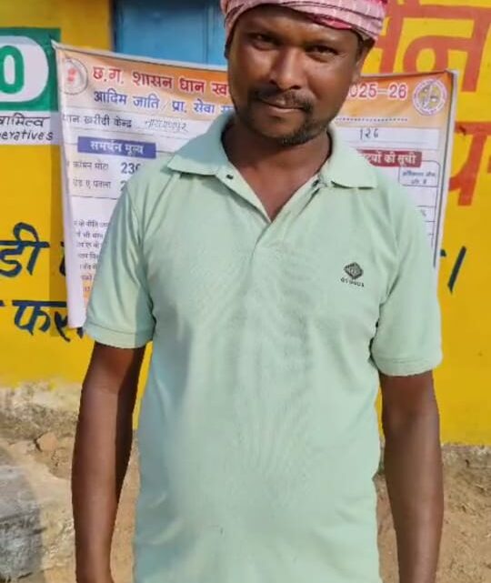 राजकुमार भगत धान बेचने पहुंचे नारायणपुर धान खरीदी केंद्र आसानी से टोकन कट गया कोई समस्या नहीं आई