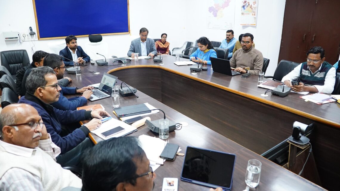 जिला पंचायत सीईओ ने लंबित आवेदनों का निराकरण गंभीरता से करने के दिए निर्देश सीईओ ने किसान महतारी सम्मेलन कार्यक्रम की तैयारी करने के दिए निर्देश