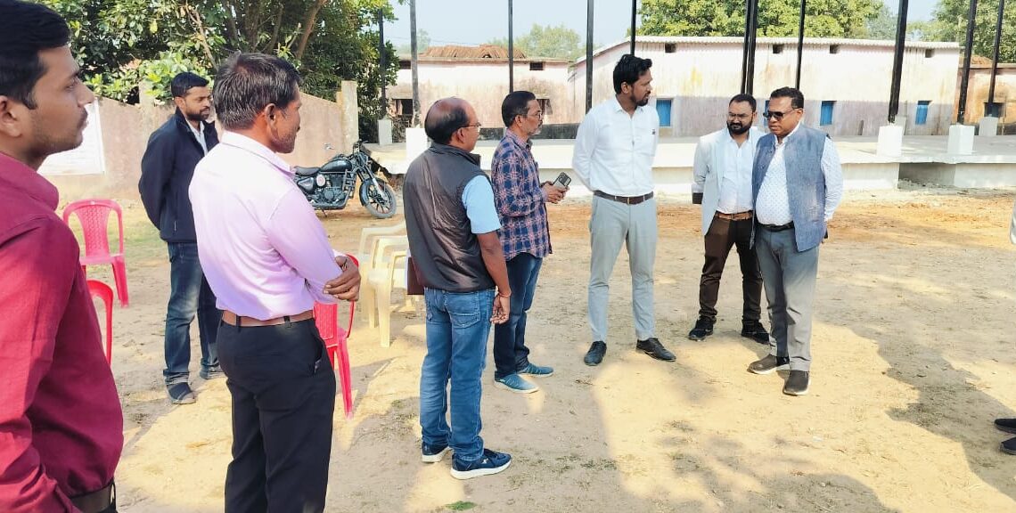 सरगुजा कमिश्नर श्री दुग्गा ने ग्राम भगोरा, मेंढ़रबहार, गंजाडीह में एसआईआर कार्य एवं भगोरा के धान खरीदी केंद्र का किया निरीक्षण मतदाता सूची अद्यतन एवं किसानों के सुविधाजनक धान विक्रय के लिए आवश्यक व्यवस्था के दिए निर्देश