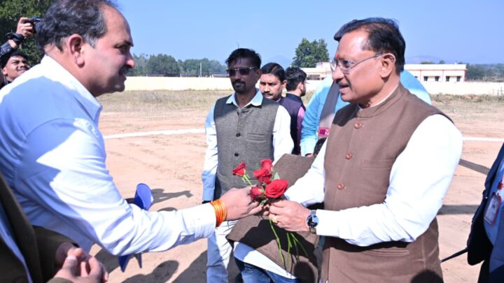 मुख्यमंत्री विष्णुदेव साय नारायणपुर पहुंचे, हेलीपैड पर हुआ आत्मीय स्वागत