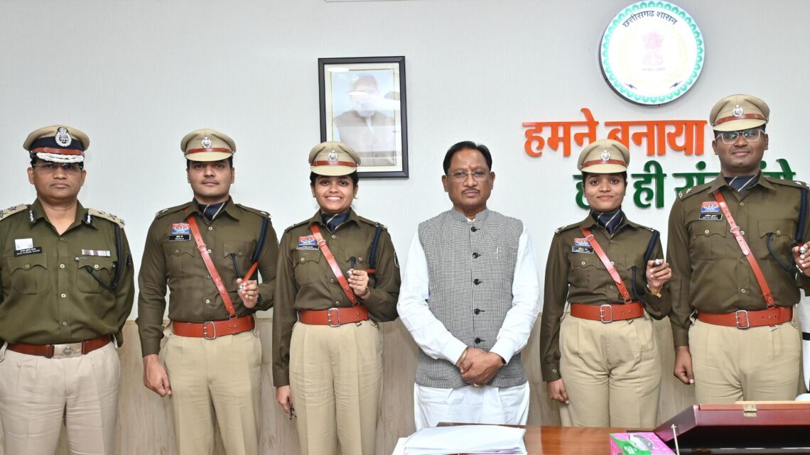 मुख्यमंत्री विष्णुदेव साय से प्रशिक्षु आईपीएस अधिकारियों ने की सौजन्य भेंट