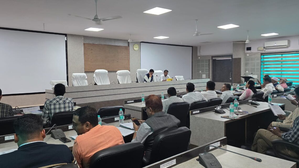 अल्पसंख्यकों के समग्र विकास हेतु प्रधानमंत्री का नया 15 सूत्री कार्यक्रम कलेक्टर के निर्देशानुसार क्रियान्वयन तेज