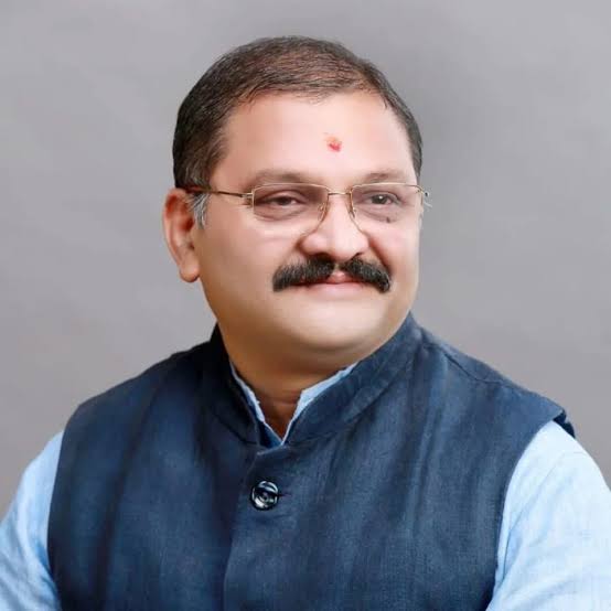 कांग्रेस में असभ्य भाषा का प्रयोग करने की मची है होड़  : पाण्डेय  भाजपा मुख्य प्रदेश प्रवक्ता व सांसद पाण्डेय ने बिलासपुर के घटनाक्रम को लेकर कांग्रेस पर जमकर हमला बोला