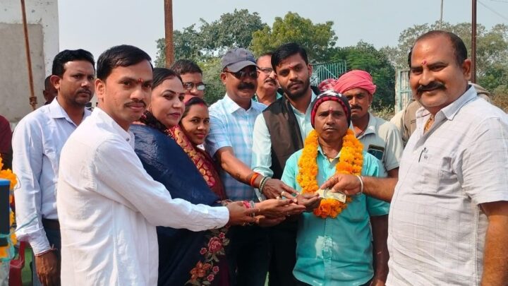 करनौद में धान खरीदी केन्द्र का शुभारम्भ जिला पंचायत सभापति श्रीमती मोहन कुमारी साहू के उपस्थिति में हुआ