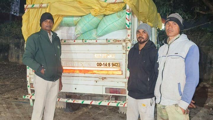 जशपुर पुलिस ने  अलग अलग थाना क्षेत्रों में फिर पकड़ा 270 क्विंटल धान