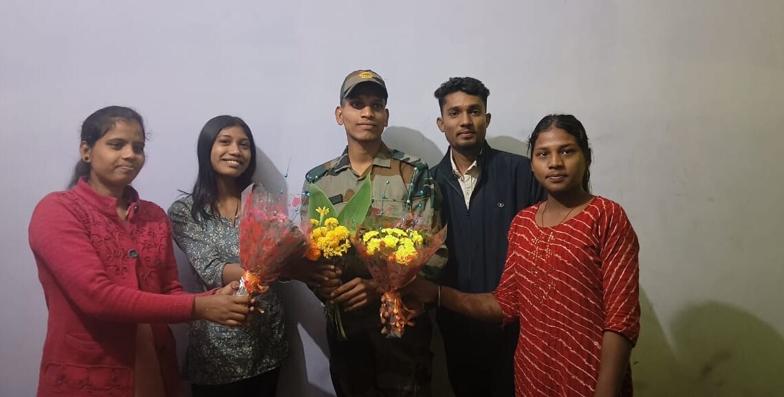 किसान पुत्र अग्नीवीर मुरारी पटेल का ट्रेनिंग से वापसी पर गांव वालों ने किया स्वागत