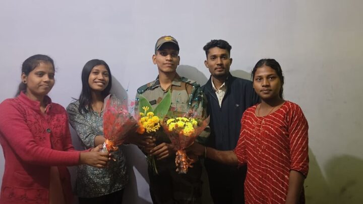 किसान पुत्र अग्नीवीर मुरारी पटेल का ट्रेनिंग से वापसी पर गांव वालों ने किया स्वागत