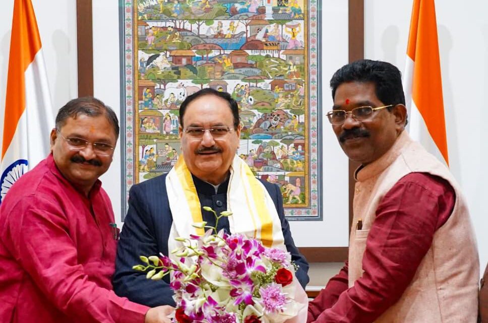 सांसद पांडेय ने दी भाजपा राष्ट्रीय अध्यक्ष जेपी नड्डा को जन्मदिन की बधाई