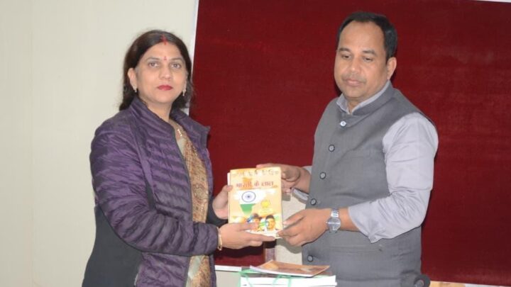 स्मृति पुस्तकालय योजना से शिक्षा को मिला नया संबल  दानदाताओं ने अब तक दी 6000 से अधिक पुस्तकें