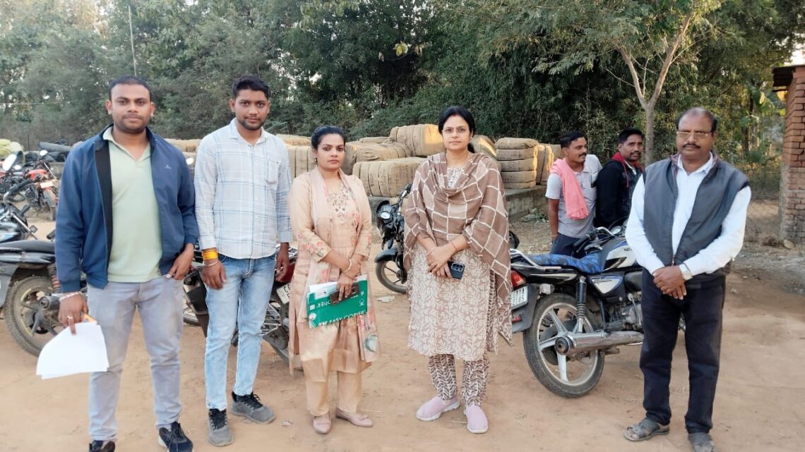 धान खरीदी केंद्रों का निरीक्षण करने पहुंचे उपपंजीयक,बोले किसान सुविधा का ध्यान जरूरी तौर पर रखें