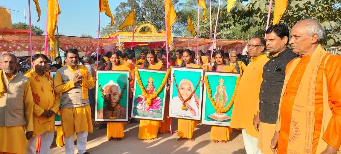 करनौद में कलशयात्रा के साथ हुआ नौ कुंडीय गायत्री महायज्ञ का शुभारंभ