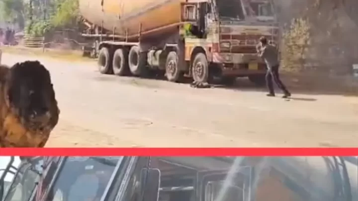 चलती ट्रक में लगी आग, ग्रामीणों की तत्परता से बड़ा हादसा टला