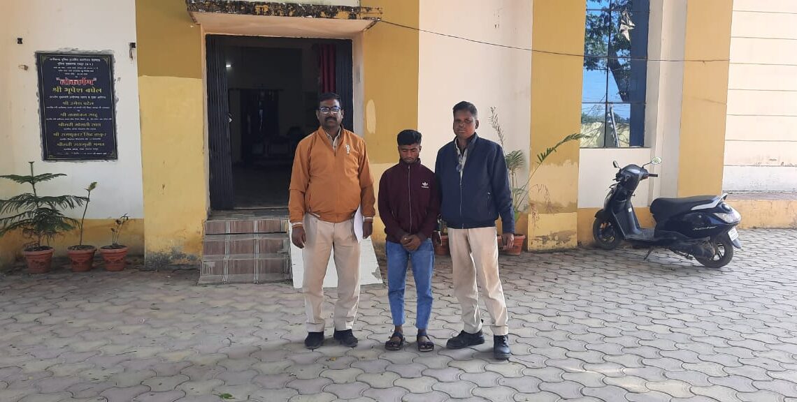 दो वर्ष से फरार मोटरसाइकिल चोर चढ़ा पुलिस के हत्थे बरटोली जशपुर से गिरफ्तार कर भेजा जेल