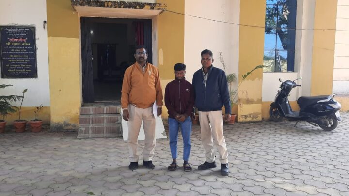 दो वर्ष से फरार मोटरसाइकिल चोर चढ़ा पुलिस के हत्थे बरटोली जशपुर से गिरफ्तार कर भेजा जेल