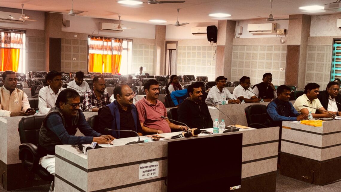 नवपदस्थ कलेक्टर देवेश कुमार ध्रुव द्वारा ली गई प्रेसवार्ता,प्रशासनिक प्राथमिकताओं एवं विकास संबंधी योजनाओं पर अपने साझा किए विचार