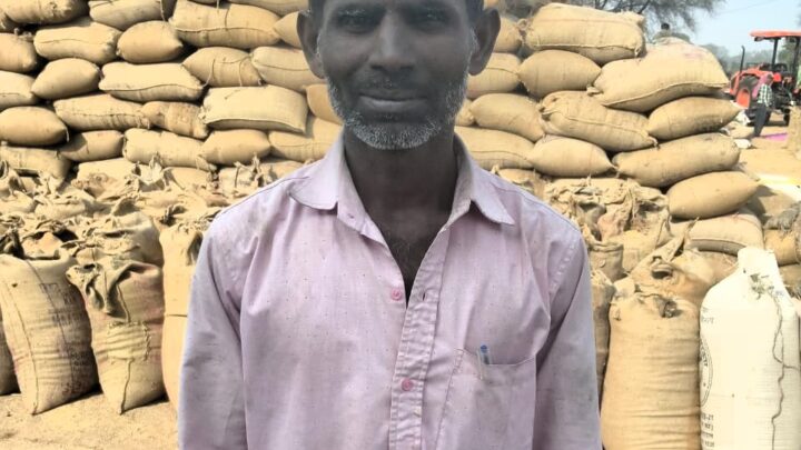 ऑफलाइन टोकन व्यवस्था से बुजुर्ग किसान को मिली राहत, सहज धान विक्रय से प्रसन्न किसान रूमलाल,धान खरीदी केन्द्र की सुगम व्यवस्थाओं की किसान ने की सराहना