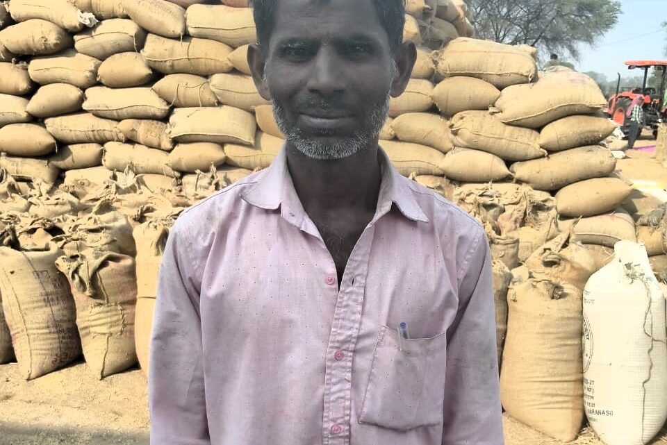 ऑफलाइन टोकन व्यवस्था से बुजुर्ग किसान को मिली राहत, सहज धान विक्रय से प्रसन्न किसान रूमलाल,धान खरीदी केन्द्र की सुगम व्यवस्थाओं की किसान ने की सराहना