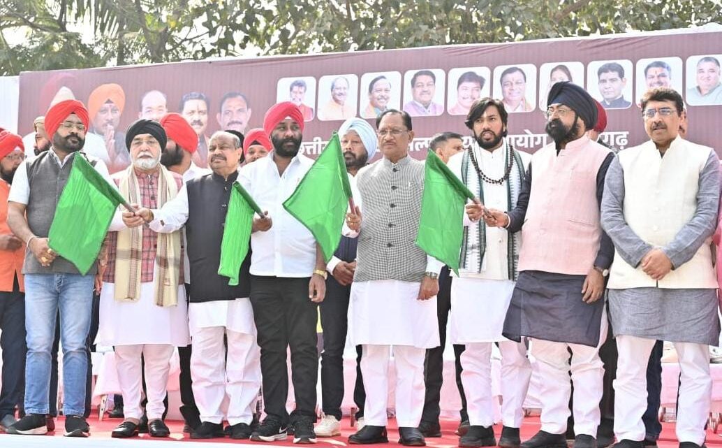 छोटी सी उम्र में साहिबजादों ने वीरता और गौरव की जो मिसाल पेश की, वह युगों तक प्रेरणा देती रहेगी – मुख्यमंत्री श्री विष्णुदेव साय*  *बलिदान और कर्तव्य के गौरवशाली इतिहास से नई पीढ़ी को परिचित कराना हमारा नैतिक दायित्व – मुख्यमंत्री*  *मुख्यमंत्री श्री साय वीर बाल रैली में हुए शामिल, हरी झंडी दिखाकर किया रैली का शुभारंभ*  *साहसिक गतिविधियों और भव्य झांकियों के साथ 5 हजार से अधिक स्कूली छात्र-छात्राओं ने निकाली ऐतिहासिक रैली*