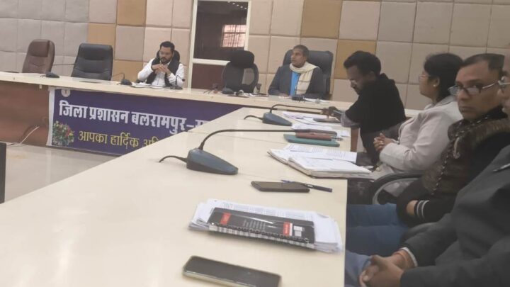 वास्तविक किसानों से ही हो धान खरीदी ,अवैध धान आवक रोकने सतत मॉनिटरिंग के निर्देश , खरीदी प्रभारी एवं नोडल अधिकारी की हुई समीक्षा बैठक