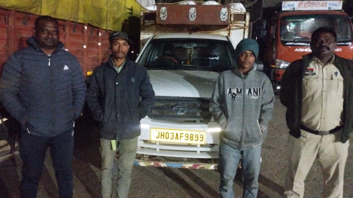 अवैध धान आमद पर जशपुर पुलिस की सख्त कार्यवाही, फिर पकड़ा जशपुर पुलिस ने 65 बोरी   में 26 क्विंटल धान के साथ एक पिकअप को,झारखंड से छत्तीसगढ़ धान लाकर,  कर रहे थे खपाने की कोशिश