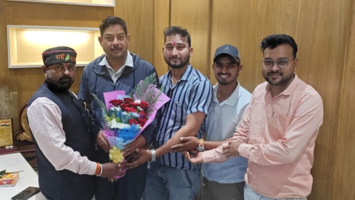 जिला साहू संघ जांजगीर–चांपा के जिलाध्यक्ष बने बालेश्वर साहू विधायक निवास पहुंचकर दी गई बधाई