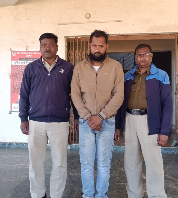 गौ तस्करी का फरार आरोपी फिरोज आया पुलिस की गिरफ्त में, गुमला झारखंड से पकड़ लाई जशपुर पुलिस भेजा जेल