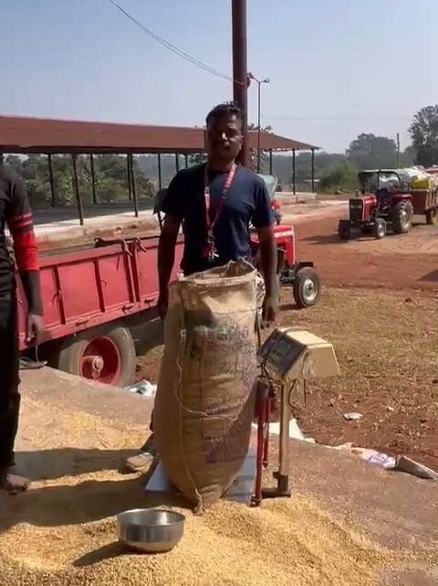 किसान दिनेश ने आसानी से बेचा अपना धान खरीदी केन्द्र में अच्छी व्यवस्था देखकर खुशी जाहिर की मुख्यमंत्री को दिया धन्यवाद