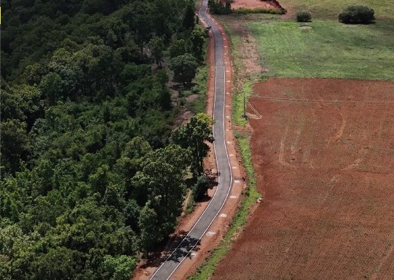 प्रधानमंत्री जनमन योजना: विशेष पिछड़ी जनजाति पहाड़ी कोरवा परिवारों और पिछड़े क्षेत्रों को मुख्यधारा से जोड़कर लोगों के जीवन स्तर में लाया जा रहा सुधार’ बंदकोना में मुख्य मार्ग से बस्ती के मध्य 1.23 करोड़ के लागत से बनाई गई सड़क बिजली, पानी और सड़क जैसी बुनियादी सुविधाएं उपलब्ध होने से ग्रामीणों में खुशी की लहर ग्रामीणों ने मुख्यमंत्री को दिया धन्यवाद
