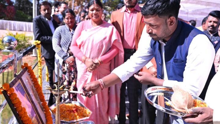 मुख्यमंत्री विष्णुदेव साय ने 115 नगरीय निकायों में नवनिर्मित अटल परिसर का किया लोकार्पण जशपुर जिले के पांच नगरीय निकायों में अटल परिसर का हुआ लोकार्पण