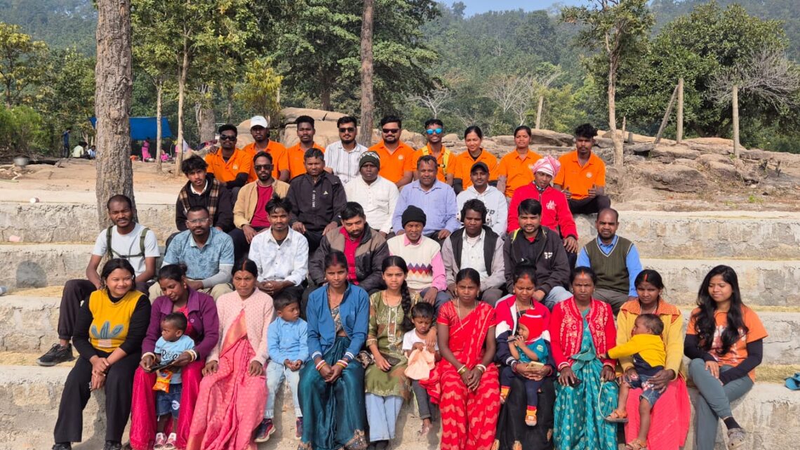 झारखंड से आए समुदाय सदस्यों ने देश देखा पर्यटन स्थल का किया भ्रमण