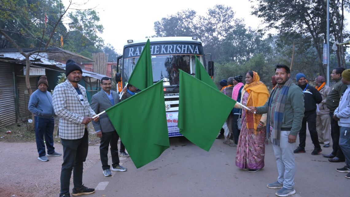 मुख्यमंत्री तीर्थ दर्शन योजना नगर पालिका अध्यक्ष अरविंद भगत ने जिले के 378 तीर्थ यात्रियों के बस को हरि झंडी दिखाकर यात्रा के लिए किया रवाना