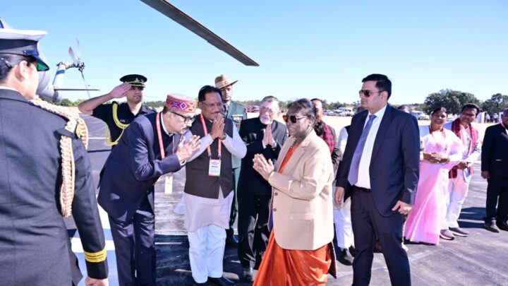 राष्ट्रपति द्रौपदी मुर्मू आगडीह हवाई पट्टी से हुई रवाना