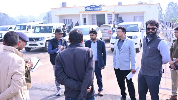 राष्ट्रपति श्रीमती द्रौपदी मुर्मू के प्रस्तावित आगमन की तैयारी के संबंध में कलेक्टर एवं एसएसपी ने आगडीह का किया निरीक्षण कलेक्टर व्यास ने समुचित व्यवस्था और सुरक्षा का विशेष ध्यान रखने के दिए निर्देश