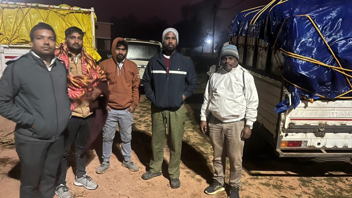 अवैध धान परिवहन पर प्रशासन की बड़ी कार्रवाई,एसडीएम फरसाबहार के नेतृत्व में उड़नदस्ता दल ने 4 पिकअप वाहन एवं 385 बोरी धान जब्त किए