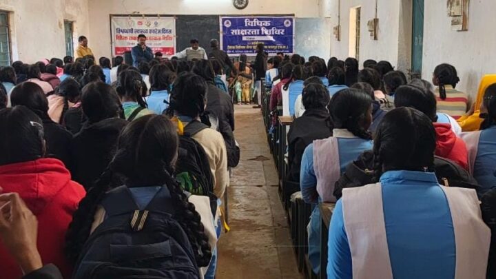 विश्वव्यापी स्वास्थ्य कवरेज दिवस पर छात्राओं को मिला स्वास्थ्य जागरूकता का संदेश म.ल.ब.कन्या उ.मा. स्कूल में विशेषज्ञों द्वारा बाल विवाह, स्वास्थ्य, एड्स व तंबाकू नियंत्रण पर दी गई महत्वपूर्ण जानकारी