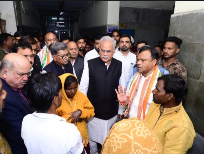 किसान के गला काटने पर गरमायी राजनीति, पूर्व सीएम बघेल ने कहा…..सरकार की किसान विरोधी नीति का शिकार हो रहे किसान, घायल किसान से मिलने पहुंचा कांग्रेस का प्रतिनिधिमंडल