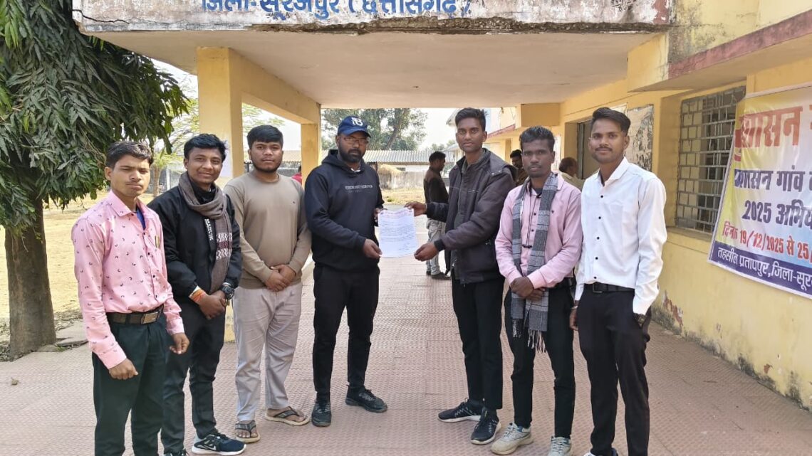 अभाविप ने कॉलेज मार्ग पर हो रहे अतिक्रमण को हटाने के लिए प्रतापपुर एसडीएम  को सौंपा ज्ञापन